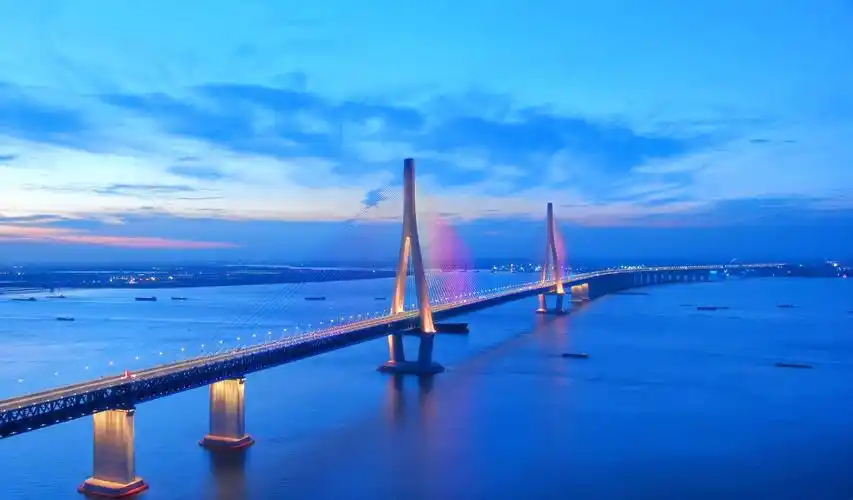 沪苏通长江公铁大桥夜色美