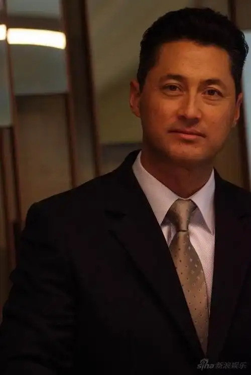 亲兄弟:王盛德 王敏德(中美混血 代表作品《岁月风云》)亲兄弟:韦家辉