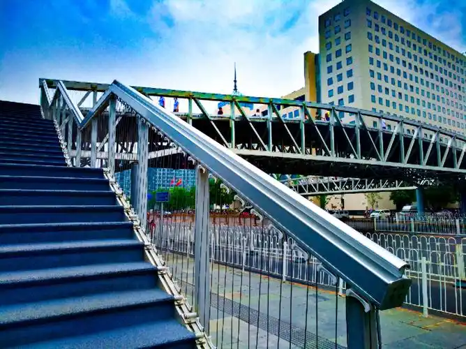 北京西单商圈过街天桥