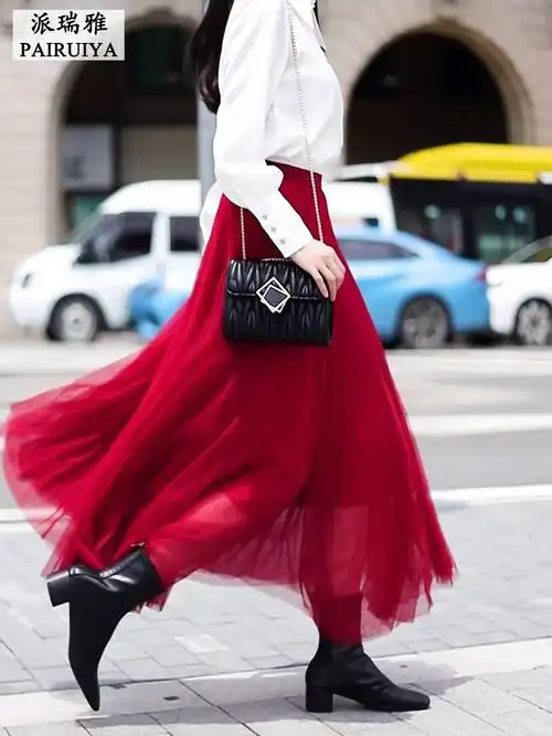 红色网纱半身裙