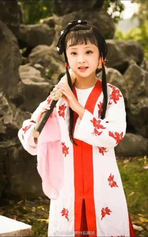 小戏骨红楼梦林黛玉扮演者周漾玥其他特长有打高尔夫球