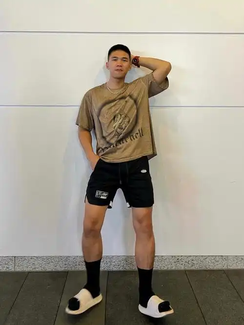 黑皮男腿粗真的比较帅