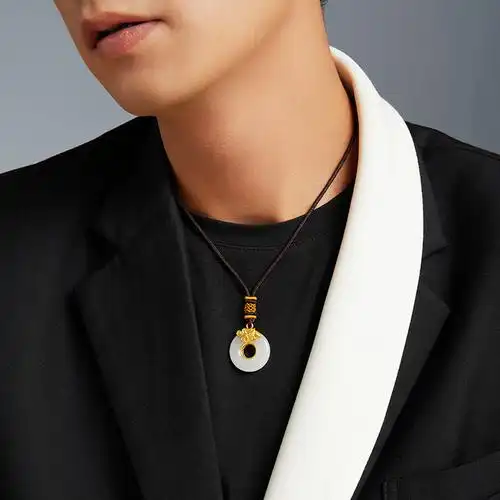 周大生和田玉平平安扣古法黄金吊坠男士金镶玉项链颈饰