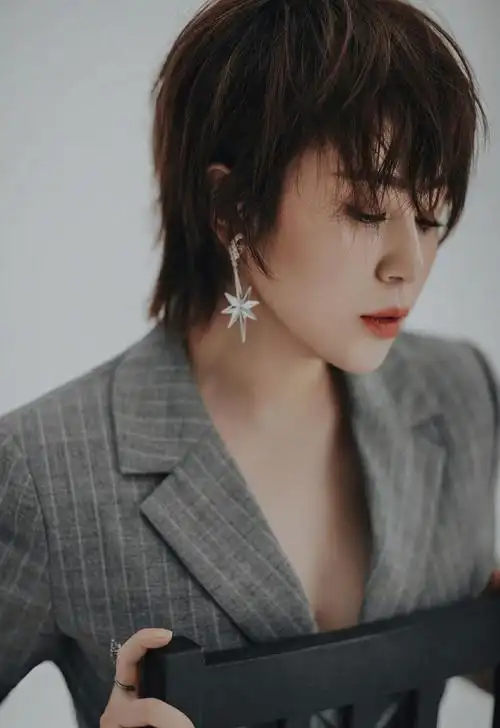 马丽:关关难过关关过,再回首轻舟已过万重山