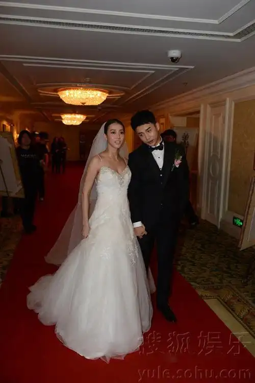 李茂与弦子举行婚礼 弦子自曝洗鸳鸯浴时被求婚