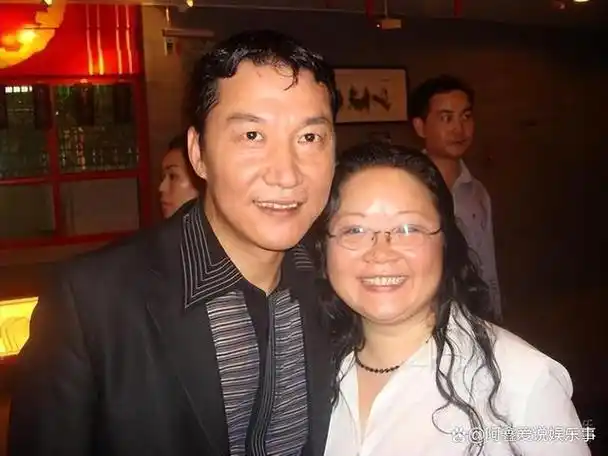 演员赵燕国彰走红后娶瑞典妻子如今恩爱二十多年生下混血女儿