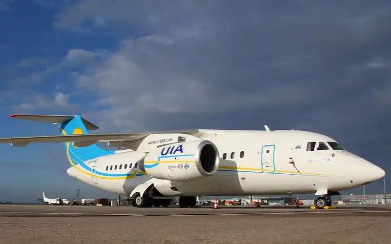 乌克兰航空 an- 148客机德国柏林机场降落