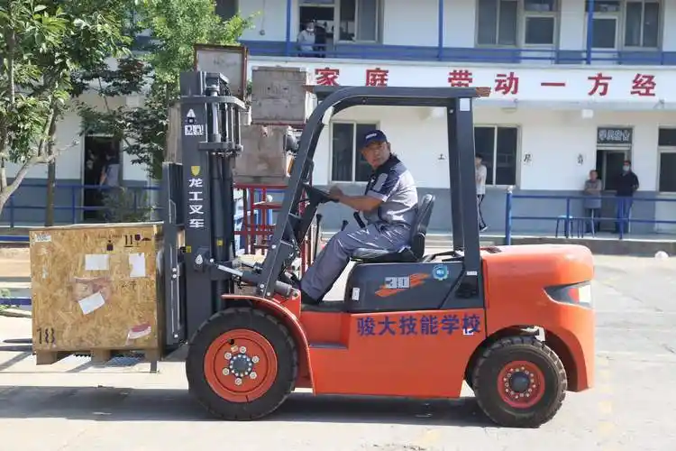 泰安叉车培训学校肥城学叉车东平考叉车