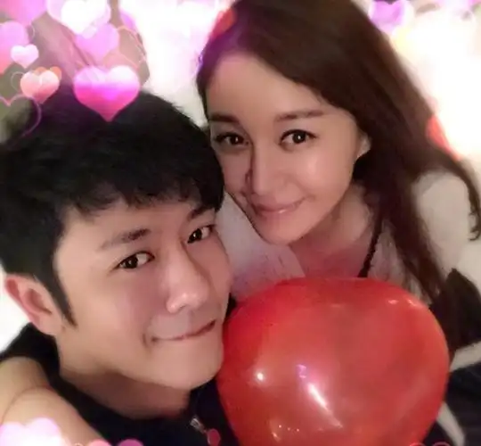 本来林申一开始不想做演员的,但是在国外深造的时候,看到了好莱坞那些