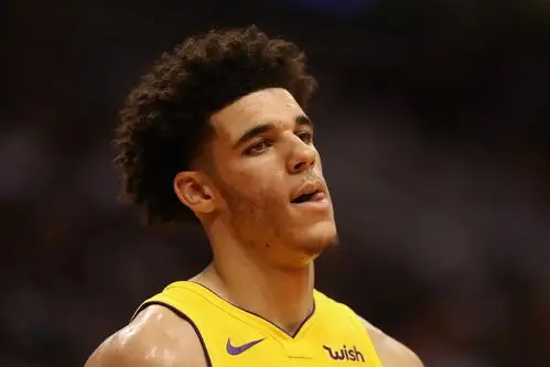 洛杉矶湖人队如何能为詹姆斯带来一位全明星级别的搭档