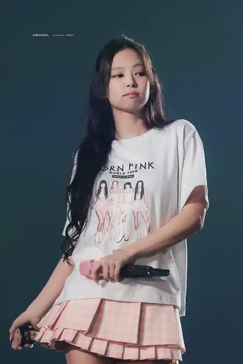 jennie演唱会饭拍