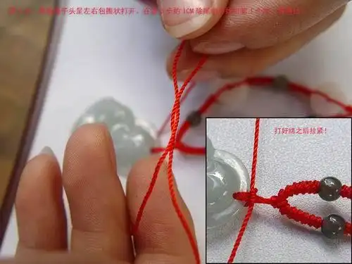 吊坠挂件绑红绳方法