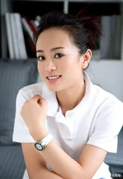 近几年,很少在电视上见到涓子了,只是偶尔会在影视剧中出演个配角.