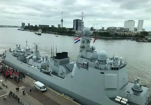 于是他们派出一艘23型护卫舰"圣奥