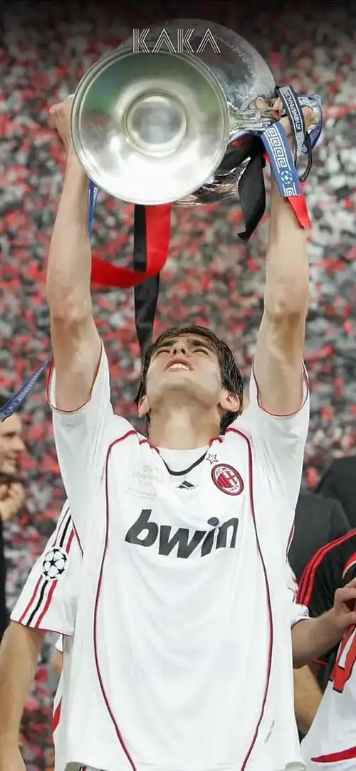 每日足球帅图卡卡帅气手机壁纸精选part3