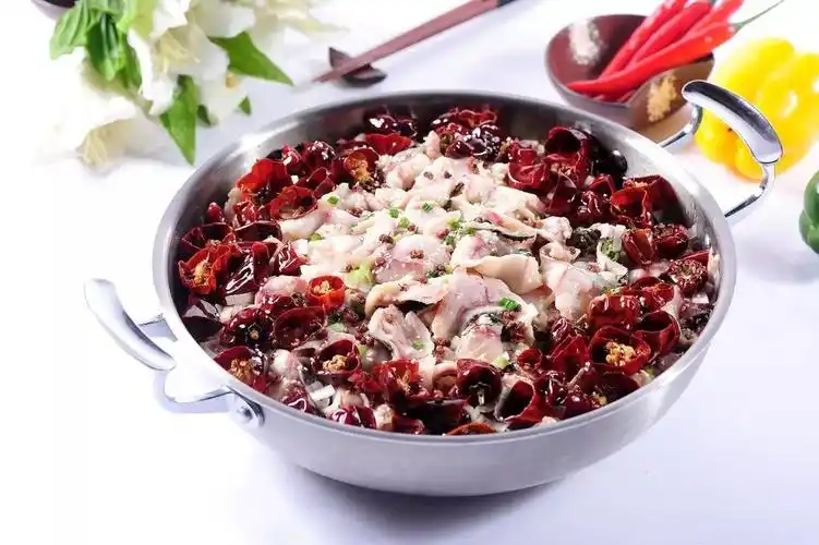 金椒黑鱼▲鲜椒脆鱼口感层次丰富,整体色泽十分诱人~无论是无辣不欢