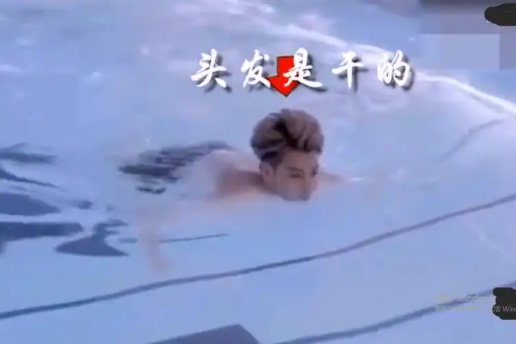 黄子韬:整张脸一个发型就够了,游泳全程头没碰水