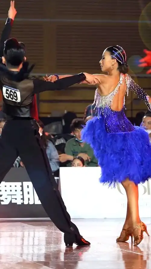 拉丁舞#自带气场的墨茉组合,阳光自信,撩倒一片-度小视