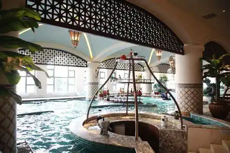 北京月亮河温泉度假村推荐指数:★★★★推荐理由:①温泉座落在通州古