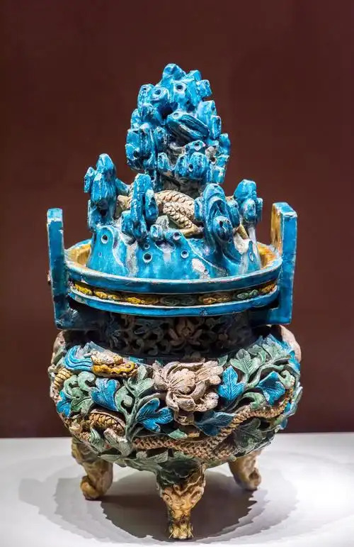 首都博物馆藏· 元代镂空龙凤纹琉璃熏炉_高清图集_新浪网