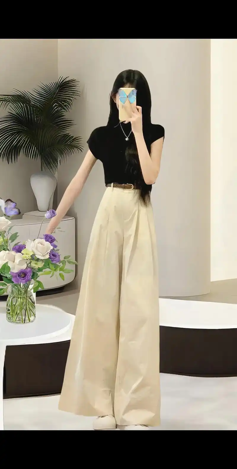 姐妹们,这一套圆领正肩短款修身显瘦百搭上衣搭配高腰休闲阔腿裤