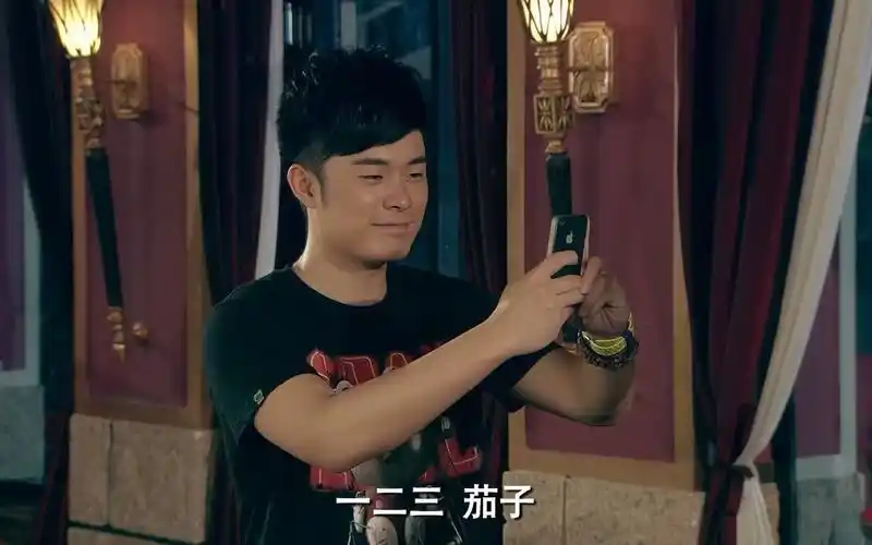 【爱情公寓】眯眯眼秒变大眼妹!手机自动ps可还行!