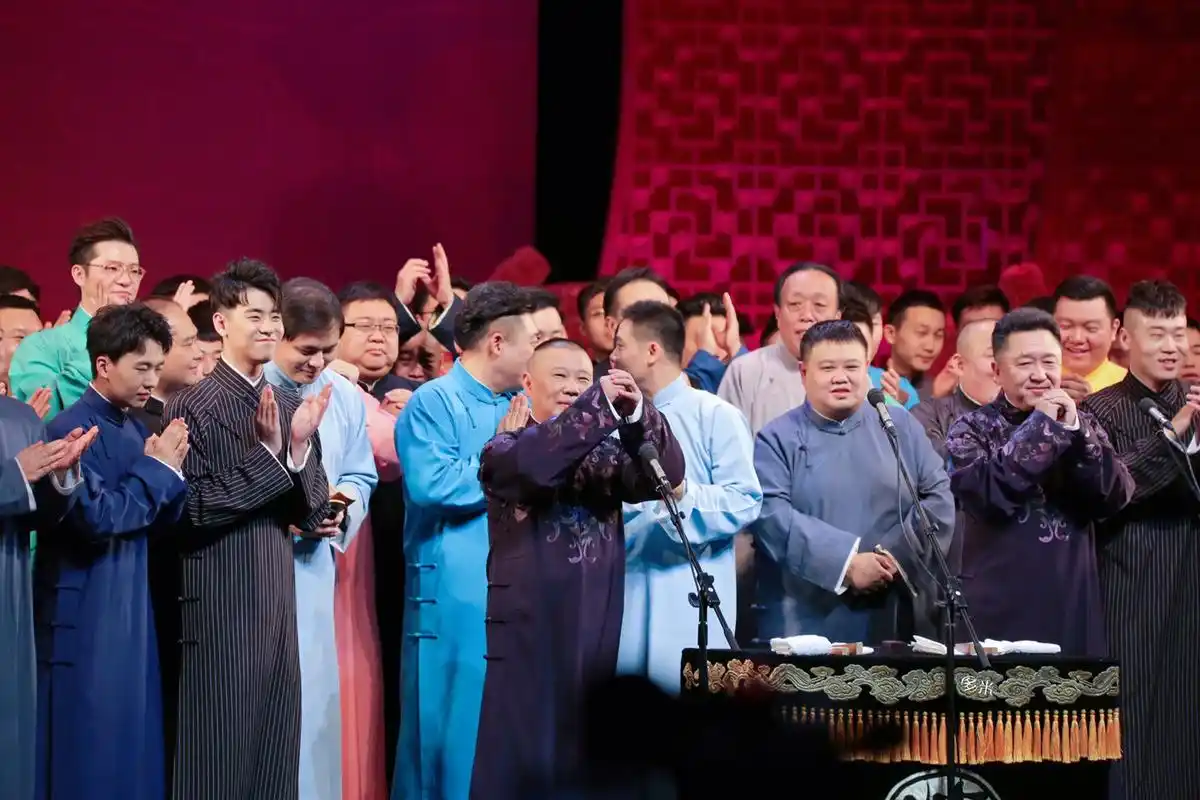 德云社演员的大褂有啥讲究?终于有官方说法了,原来规矩就一个