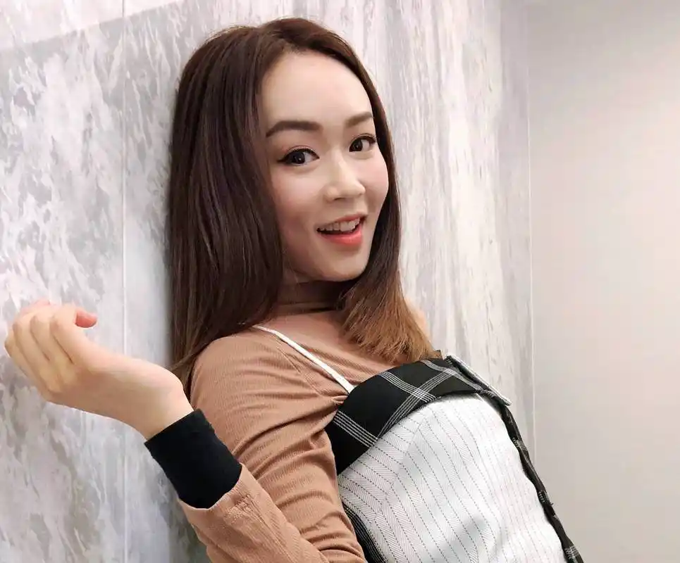 港星杨思琦内地商演人气高!近10位保安护送登台,被网友嘲排场大