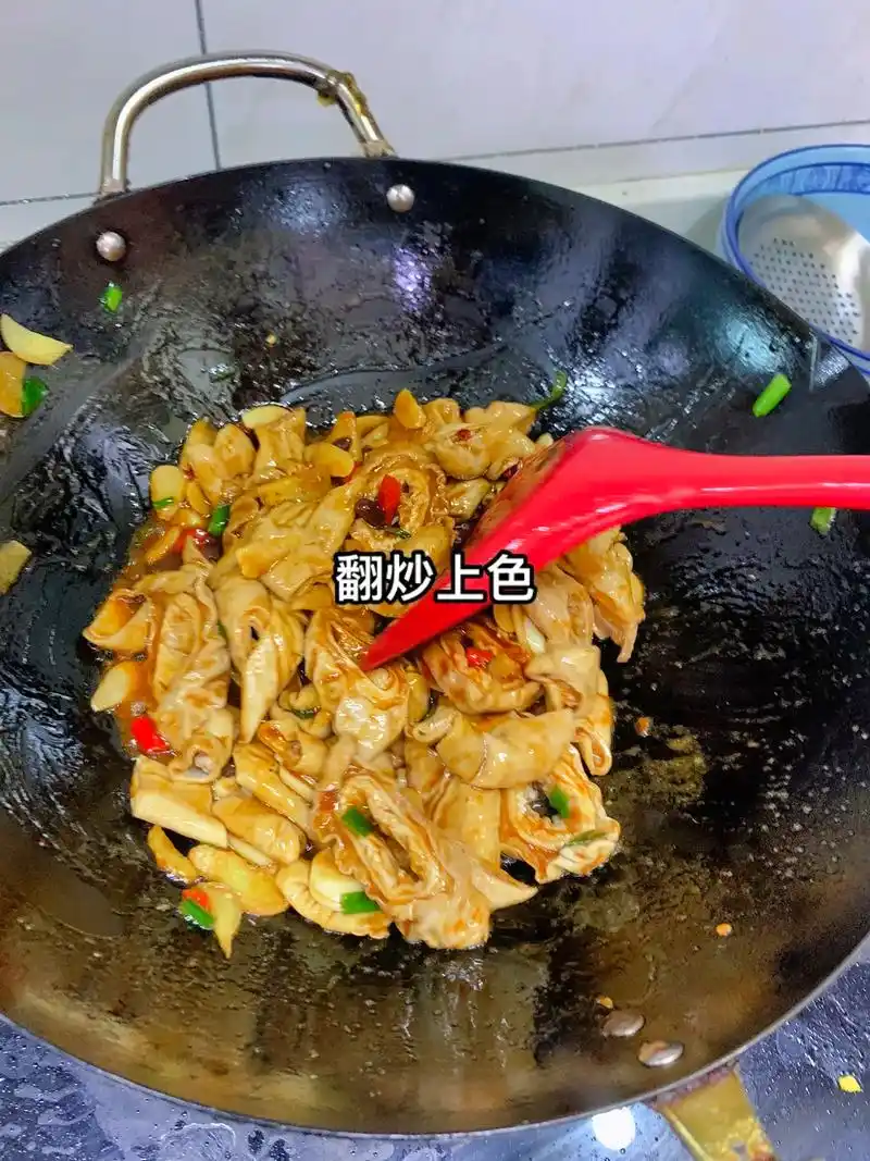猪大肠炖豆腐家常做法.