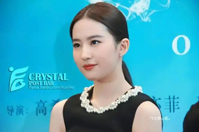 比起长卷发,其实我更爱她低马尾#刘亦菲#去有风的地方