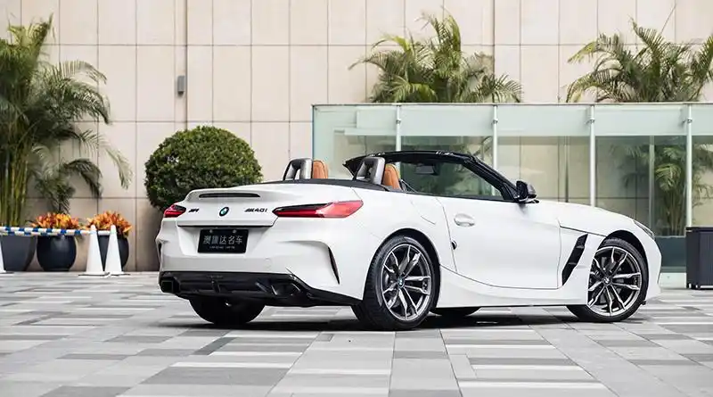 宝马z4m40i一款让你从内心感到愉快的敞篷跑车