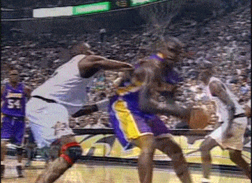 外加与吨位不相匹配的灵活程度,无论静态还是动态,奥尼尔的力量可以说