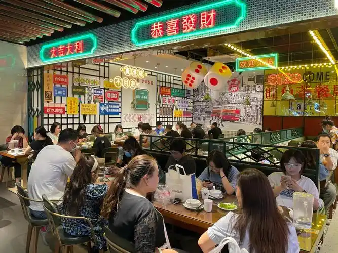 如果你想要了解香港先去旺角逛一逛美食