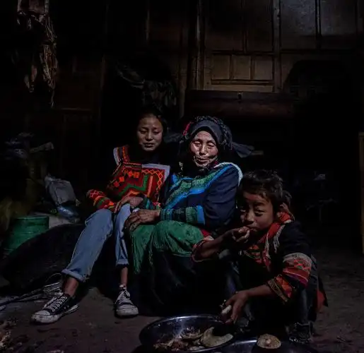 写美篇随着国家扶贫政策的贯彻执行,大凉山彝族小朋友们生活的会越来