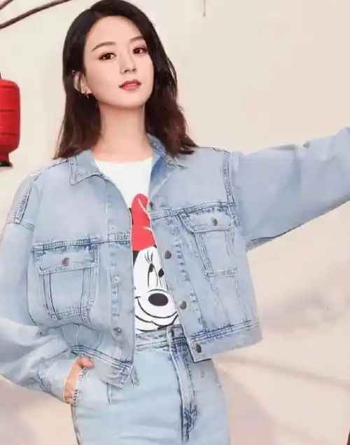 赵丽颖生子后大"牺牲"!33岁化浓妆穿露背裙,这还是当年颖宝?