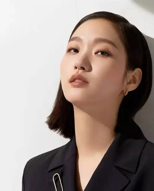 单眼皮气质女星金高银飒气满满的职场风造型普通人也能模仿