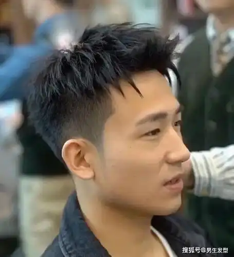 男生"两边铲"发型真的太帅了,今年试试这几款,简单潮流更有范