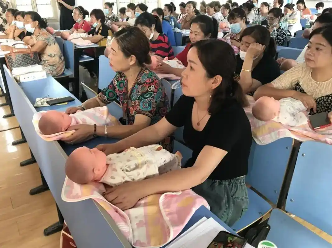 我为姐妹办实事武汉市妇联巾帼巧娘培训计划育婴护理培训班蔡甸区专场