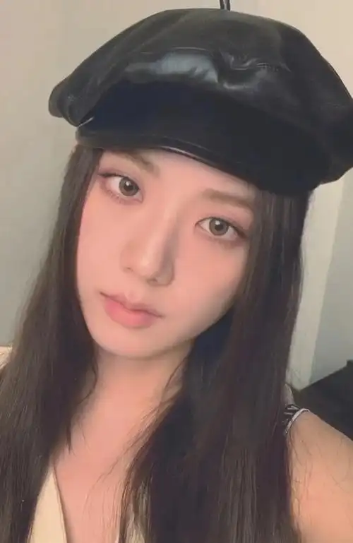 金智秀小卡扫图