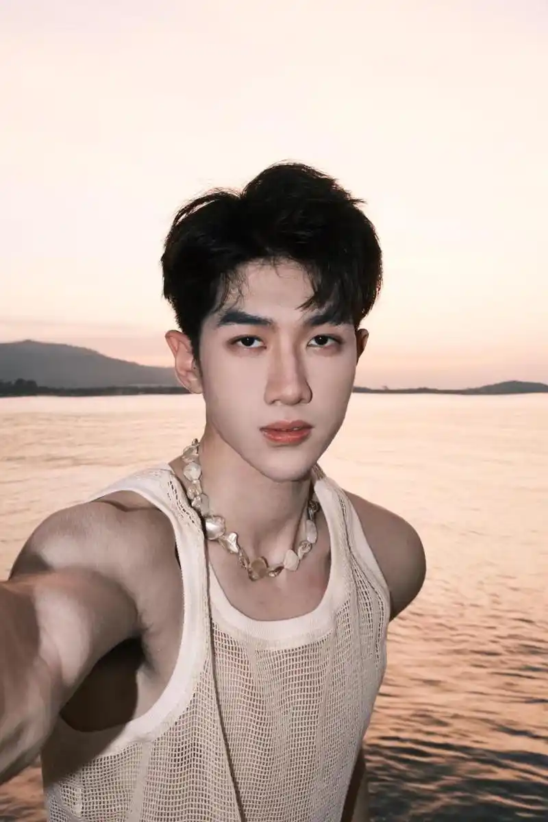 185猛男大学生帅哥,国际范儿:时尚前卫引领潮流