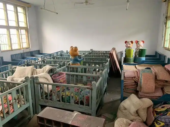 重庆探秘一个废弃的九十年代幼儿园