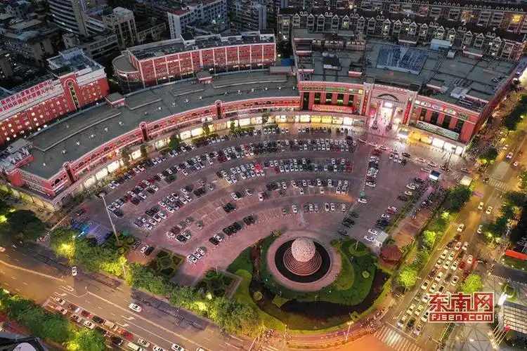 航拍泉州丰泽广场:"wifi"信号满格