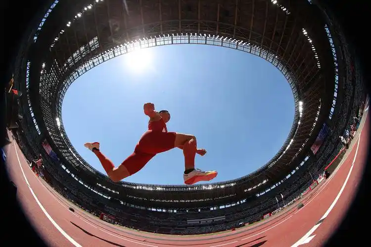 田径——朱亚明获得男子三级跳银牌