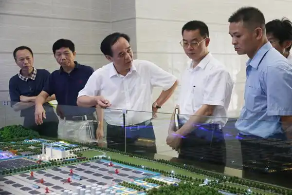 众和化塑董事长黎广贞到集团交流