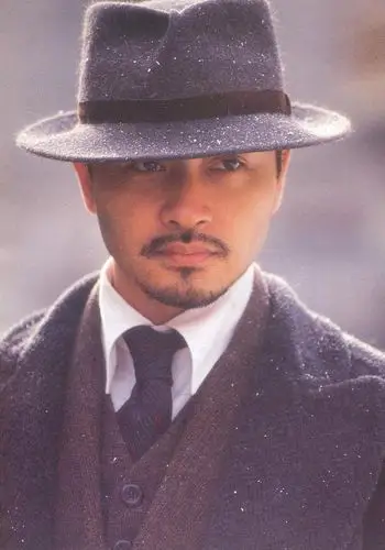 张国荣经典电影 13 2009-02-16 哥哥张国荣有一场演唱会是长头发的,还