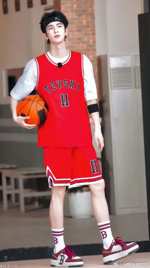 看张凌赫学长打篮球,校草  #张凌赫开始推理吧