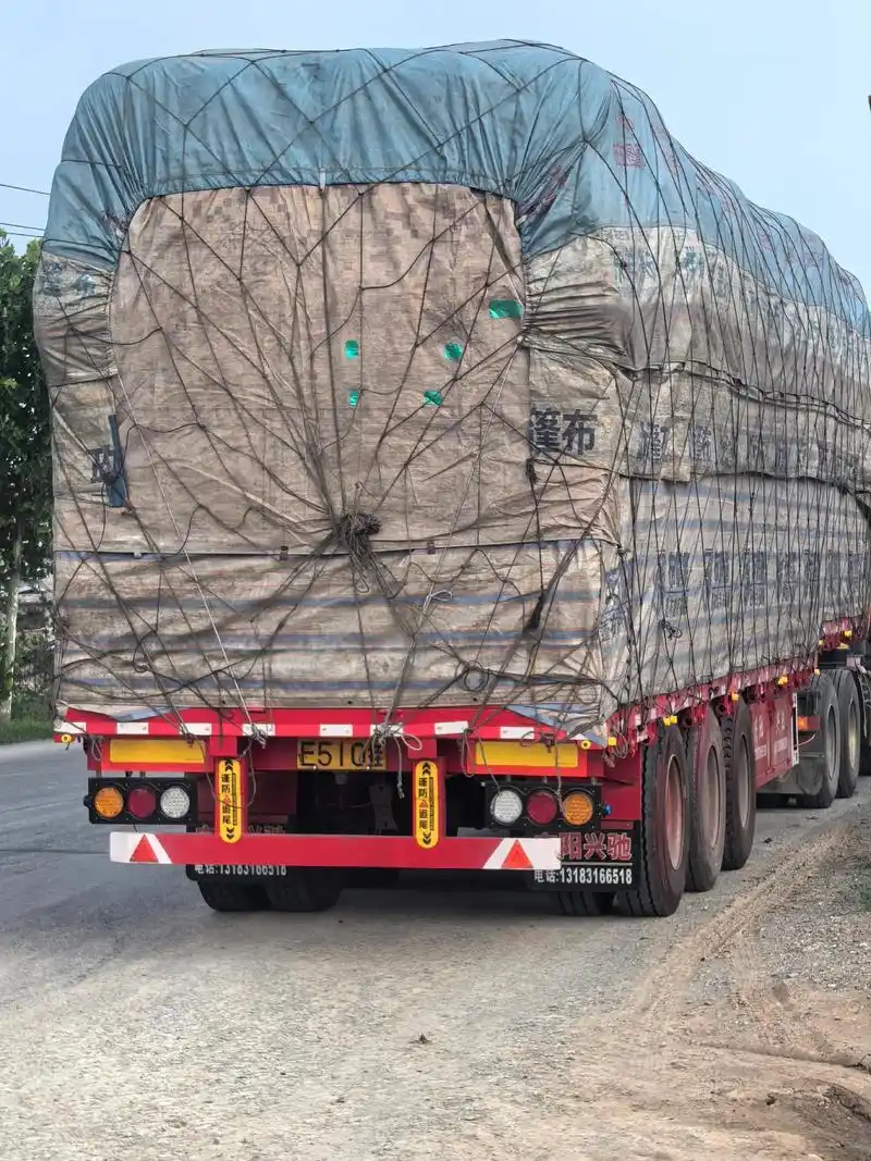 雨布已盖好,油加满,开起导航出发