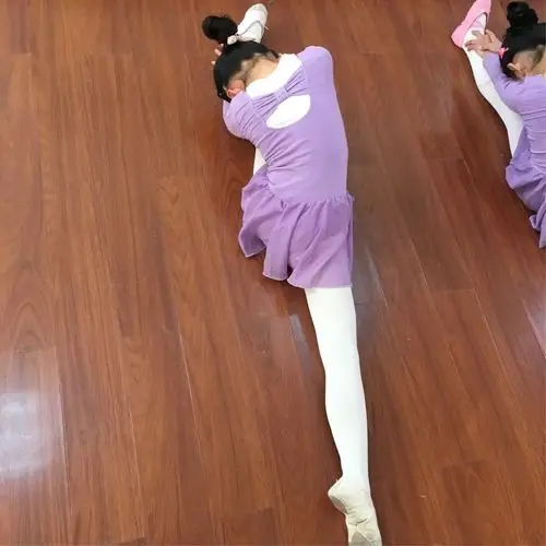 我们活动站的同学每一堂课都很认真的练习基本功