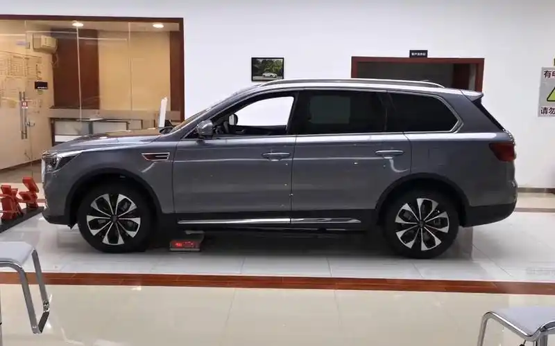 轴距为3008mm红旗hs7是红旗汽车旗下推出的一款中大型suv,这款车的