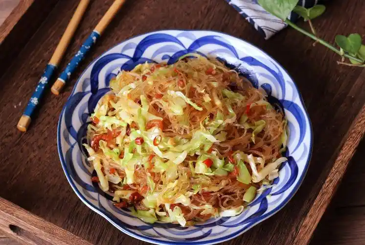 包菜炒粉丝,要不要先焯水?